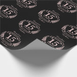 Kristalbruiloft 15 jaar cadeaupapier<br><div class="desc">Een ontwerp om 15 jaar huwelijk te vieren. Dit ontwerp heeft een roze kleurige lauriervormgeving op een zwarte achtergrond. Crystal is het traditionele geschenk voor deze gelegenheid. De tekst luidt kristal 15 jaar verjaardag. Een romantisch ontwerp om je 15e jaar huwelijk te vieren. Als u om het even welke hulp...</div>