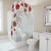 Kristallijne rode rozen op marmeren achtergrond douchegordijn (In situ)