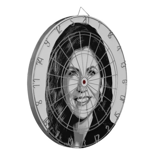 KRISTI NOEM DARTBORD (Voorkant Links)