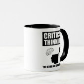 Kritisch denken over het andere nationale tekort mok (Voorkant rechts)