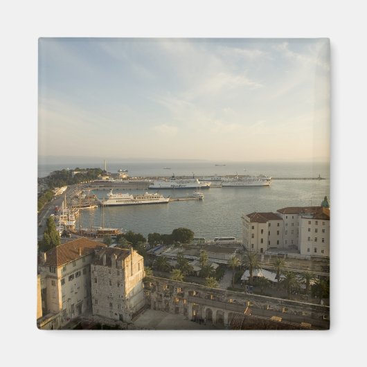 Kroatië, Dalmatië, Split. Uitzicht op Riva Magneet (Voorkant)