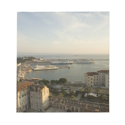 Kroatië, Dalmatië, Split. Uitzicht op Riva Notitieblok (Voorkant)