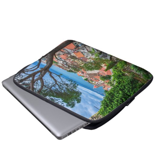 Kroatische stad Omis Laptop Sleeve (Voorkant onderkant)