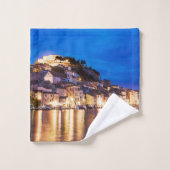 Kroatische stad Sibenik 's nachts. Bad Handdoek (Wasdoekje)