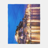 Kroatische stad Sibenik 's nachts. Fleece Deken (Voorkant)