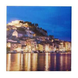Kroatische stad Sibenik 's nachts Tegeltje