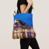 Kroatische stad Sibenik 's nachts Tote Bag (Dichtbij)