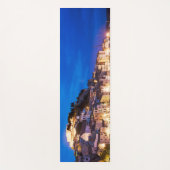 Kroatische stad Sibenik 's nachts. Yogamat (Voorkant)