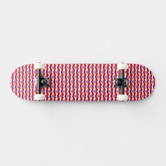 Kroatische vlag kleuren harten patroon patriottisc persoonlijk skateboard (Horizontaal)