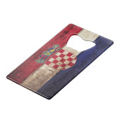Kroatische vlag op oude houten graan creditkaart flessenopener (Voorkant Gekanteld)