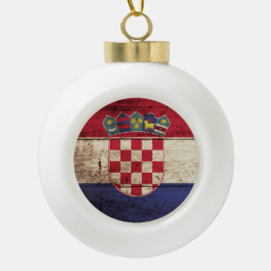 Kroatische vlag op oude houten graan keramische bal ornament