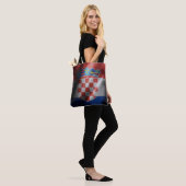 Kroatische zijde vlag tote bag (Op model)