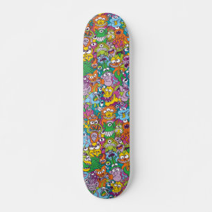 Kroes van kleurrijke Halloween-monsters en -wezens Persoonlijk Skateboard
