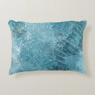 Krokodil Batik: Textured Fabric Art Accent Kussen