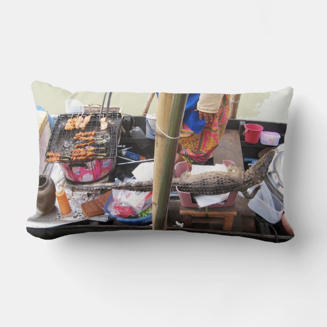 Krokodilvlees BBQ ... Thailand Street Food Kussen (Voorkant)