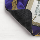 Kroon met oude nagels op bijbel muismat (Hoek)