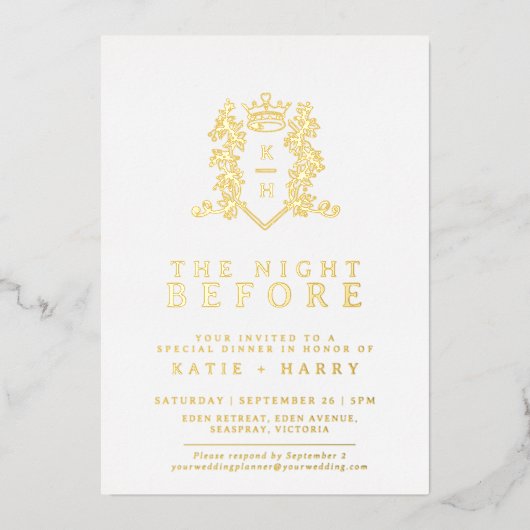 Kroon monogram gouden bruiloft de avond ervoor folie uitnodiging (Voorkant)