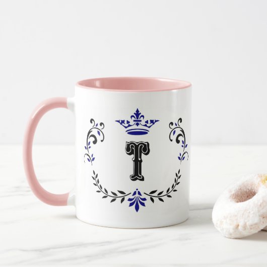 kroonboulevonmonogram "T" Mok (Met donut)