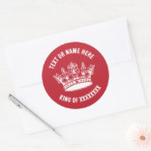 Kroonkoning van de Koningin met elke tekst Ronde Sticker (Envelop)