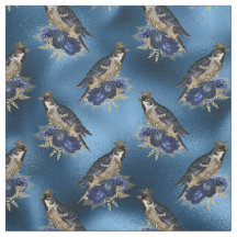 Kroonvogels met bloemen op blauw