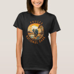 Kruger Nationaal Park Zuid-Afrika Olifant Retro T-shirt<br><div class="desc">Kruger vector artwork ontwerp. Kruger National Park,  in het noordoosten van Zuid-Afrika,  is een van de grootste wildreservaten van Afrika. De grote dichtheid van wilde dieren omvat de Big 5: leeuwen,  luipaarden,  neushoorns,  olifanten en buffels.</div>