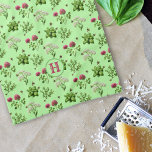 Kruiden n Bijen Roze Groen Monogram Initiaal Theedoek<br><div class="desc">Keukenschotel handdoek met kruiden en bijen patroon. Voeg een monogram initiaal in stoffig roze over een lichtgroene achtergrond. Het ontwerp is voorzien van medicinale en smaakvolle kruiden zoals duizendblad, tijm, basilicum en rode klaver. Kleine hommels vliegen naar elk van de botanicals in het ontwerp. Het ontwerp is verticaal geplaatst en...</div>