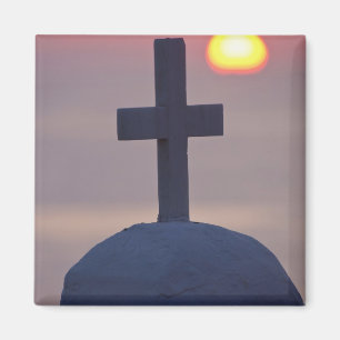 Kruis op de top van de kerk bij zonsondergang, Myk Magneet