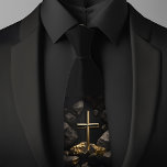 Kruis op een rots stropdas<br><div class="desc">Verhoog je kleding met de Cross On A Rock Stropdas, met een opvallend gouden kruis tegen een diep zwarte achtergrond. Dit tijdloze ontwerp symboliseert geloof en kracht, waardoor het een perfecte accessoire is voor kerkelijke evenementen, religieuze ceremonies, bruiloften, Pasen en speciale gelegenheden. Of je nu een pastoor, bruidsjonker bent of...</div>