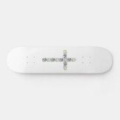 Kruis van zilver en witte rozen skateboard (Horizontaal)