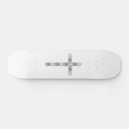 Kruis van zilver en witte rozen skateboard (Horizontaal)
