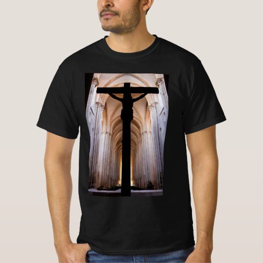 Kruisbeeld met Jezus Christus. Gotische Abdij van  T-shirt (Voorkant)