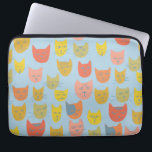 Kruitkleurig kattenkoppatroon blauw laptop sleeve<br><div class="desc">Kutkleurige kattenkoppen dansen over dit patroon,  controleer mijn winkel op meer objecten!</div>