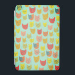 Kruitkleurig kattenkoppatroon groen iPad mini cover<br><div class="desc">Kutkleurige kattenkoppen dansen over dit patroon. Bekijk mijn winkel voor meer objecten!</div>