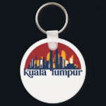 Kuala Lumpur Maleisië Retro City Skyline Cityscape Sleutelhanger<br><div class="desc">en retro-stadsplan met prachtige skyline, toeristische attractie en cityscape art. Koelwolkenkrabber en bouwartikelen voor silhouette-illustratie voor toeristen en reizigers. Perfect als souvenir om terug naar huis te brengen wanneer je over de wereld reist. Bespaar de herinnering aan uw reis en vakantie met familie en vrienden. De achtergrondkleur kan aan uw...</div>