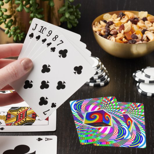 Kubus drijvend over Wiskunde kunst Pokerkaarten (Insitu)
