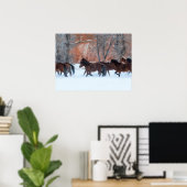 Kudde paarden rennend in de sneeuw poster (Thuiskantoor)