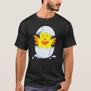 Kuiken komt uit ei kip kuiken met ei schaal t-shirt