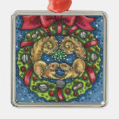 KUILTE KISSENDE SQUIRRELS ONDER MISTLETOE, NUT WRE METALEN ORNAMENT (Voorkant)