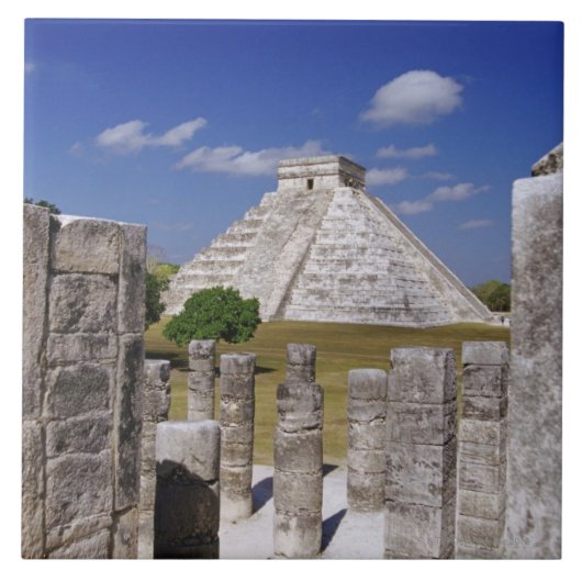 Kukulcan Pyramid, gezien vanuit de groep van de Tegeltje (Voorkant)