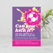 Kun je het roze voetbal verjaardagsfeestje schoppe kaart (Staand voorkant)
