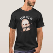Kung Toe-fu Funny Big Toe Pun Dark BG T-shirt (Voorkant)