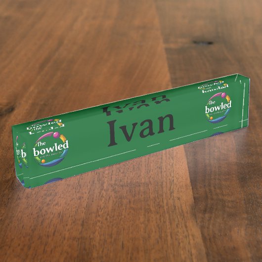 Kunst in beweging: cirkelvormige gazon kommen gebo naambordje (Zijkant)