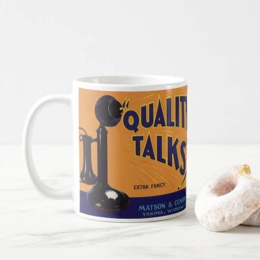 Kunst van oude fruitkratlabel, ouderwetse telefoon koffiemok (Met donut)