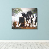 Kunstafdrukken van Gypsy Vanner Stallions Canvas Afdruk (Insitu (Houten vloer))