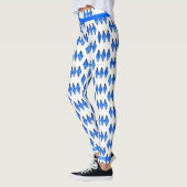Kunstdeco-element in blauwe Leggings (Links)