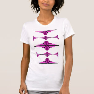 Kunstdecoelementen in diepe roze t-shirt