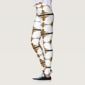 Kunstdecoelementen in geelbruine leggings (Links)
