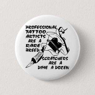 Kunstenaars met een professioneel Tattoo zijn een  Ronde Button 5,7 Cm