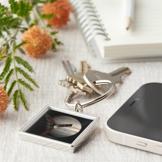 Kunstenaarsconcept van het Juno-ruimtevaartuig Sleutelhanger (Zijkant)