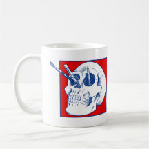 Kunstenaarsschedel met potloden en penselen